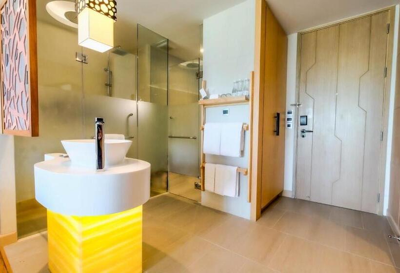 Номер Deluxe Вид на Море Боковой, Crest Resort & Pool Villas   Sha Extra Plus