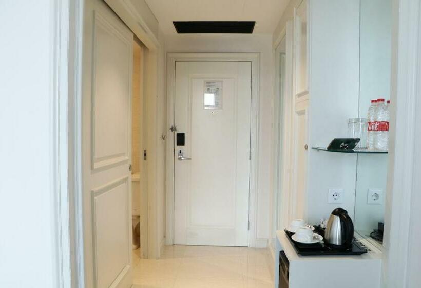 带大床的经典房间, Four Points By Sheraton Bandung