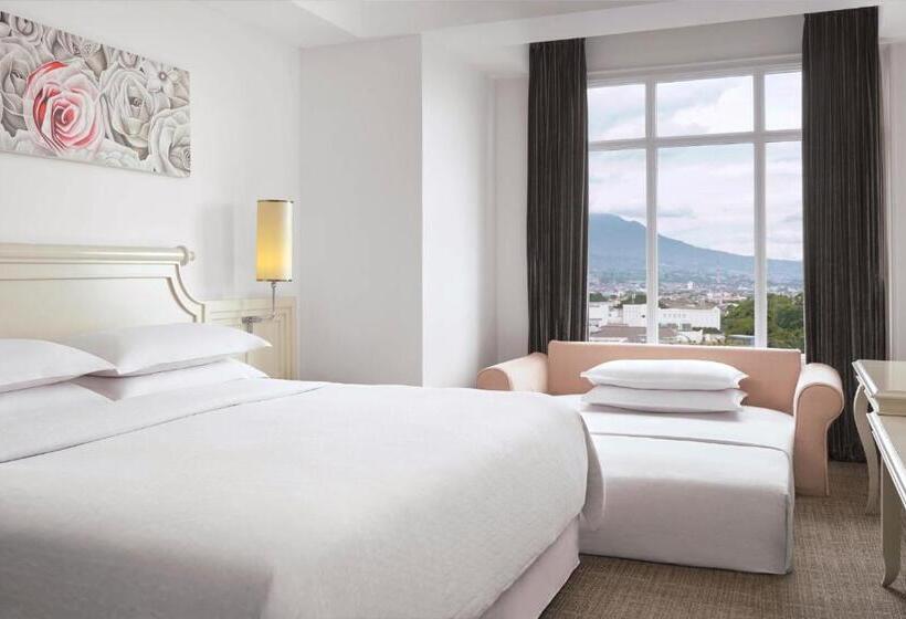 带城市景观和大床的豪华房间, Four Points By Sheraton Bandung