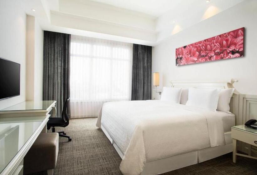 클래식 룸 킹 침대, Four Points By Sheraton Bandung