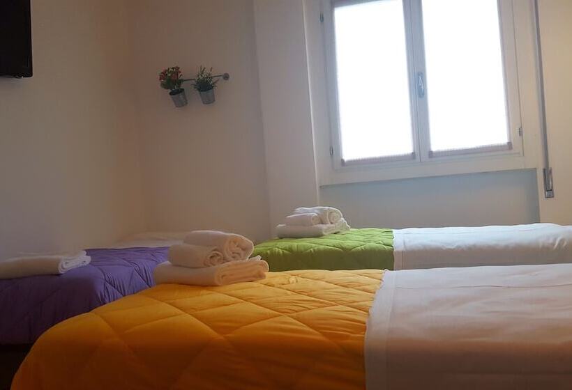 Номер Стандарт Трехместный, Lake Garda Hostel