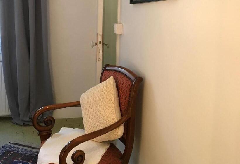 Номер Стандарт, B&b Le Miroir Aux Fées Bordeaux