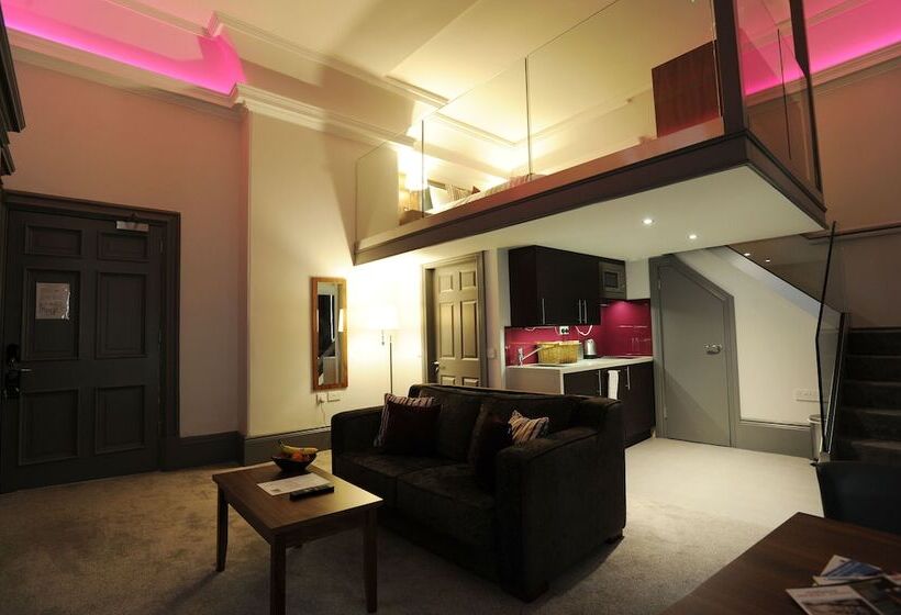 سوییت دوبلکس, Court Residence Apart