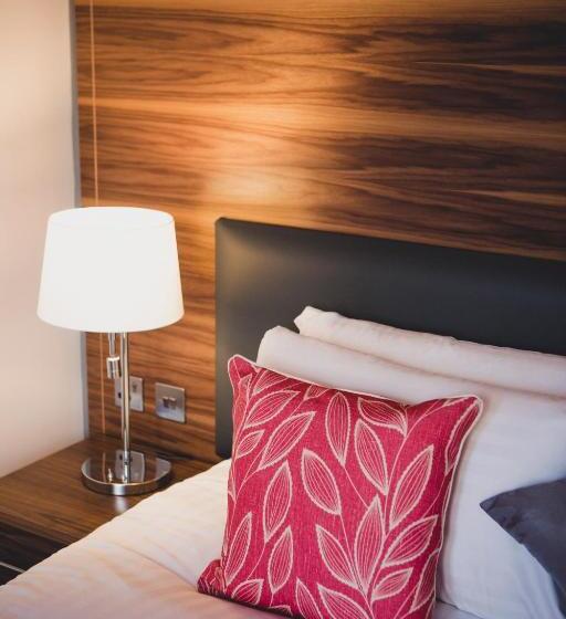 استودیوی استاندارد, Court Residence Apart
