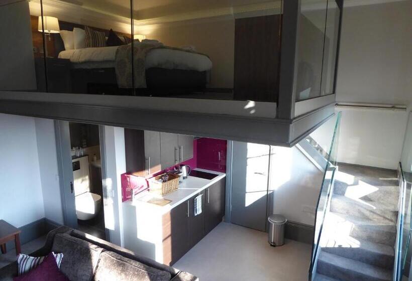 سوییت دوبلکس, Court Residence Apart
