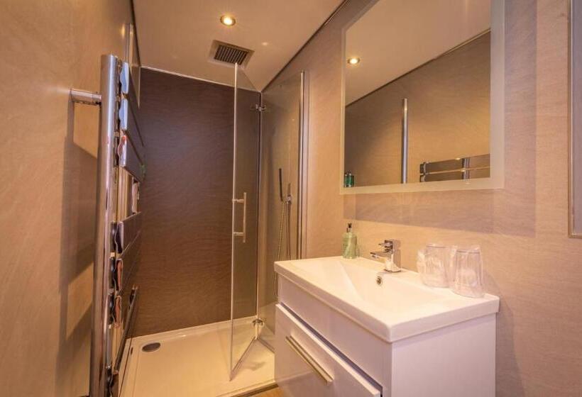 استودیوی استاندارد, Court Residence Apart