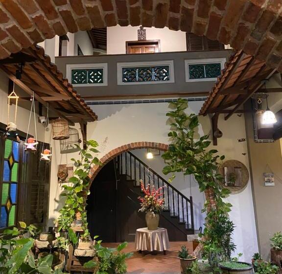 Семейный Номер Совместный Санузел, Kelantan House