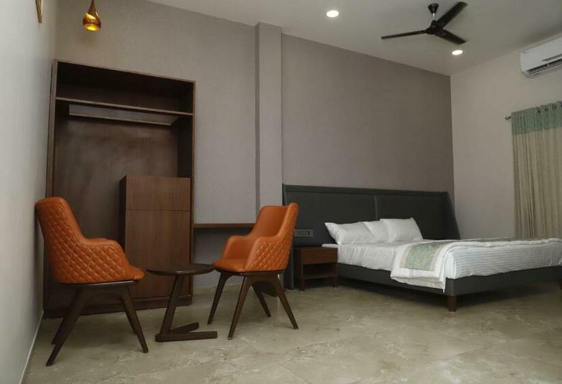 Трехместный Номер Классика, Oyo 80950b Samrat Lodge