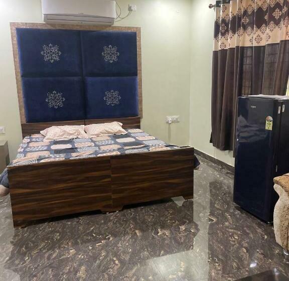 Трехместный Номер Классика, Oyo 80950b Samrat Lodge