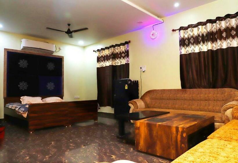 Трехместный Номер Deluxe, Oyo 80950b Samrat Lodge
