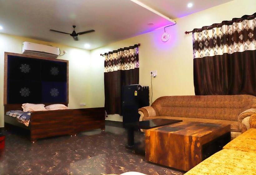 Трехместный Номер Deluxe, Oyo 80950b Samrat Lodge