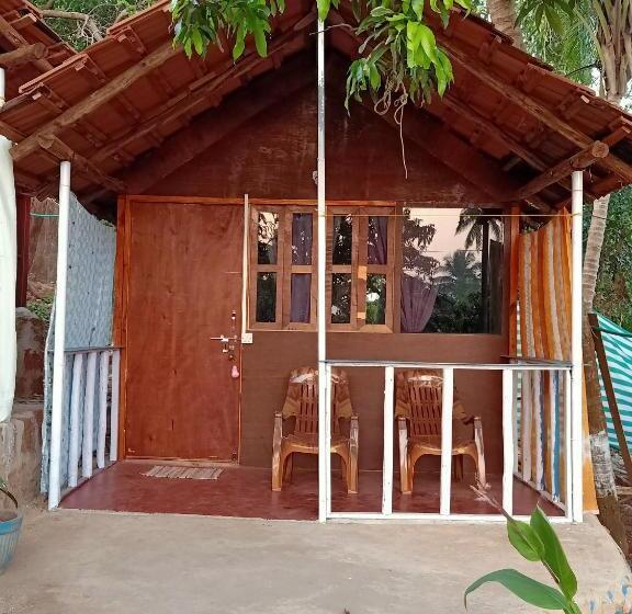 经济房, Shiv Sai Huts