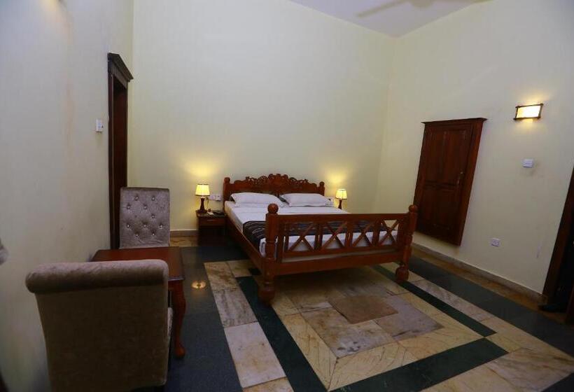 Номер Deluxe, Peradeniya Rest House