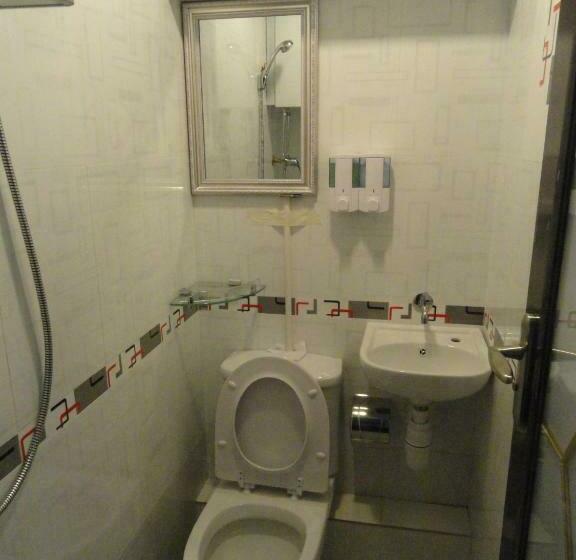 اتاق استاندارد سه نفره, Paris Guest House