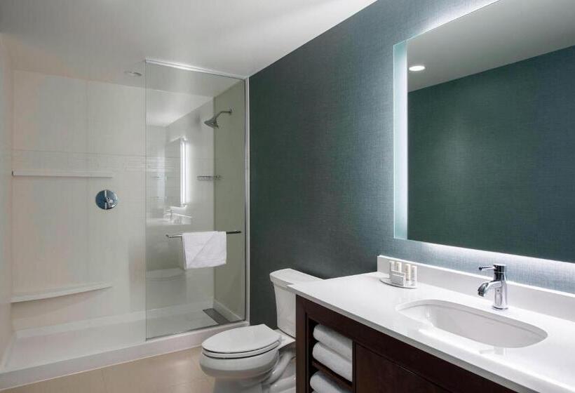 带大床的标准工作室, Residence Inn By Marriott Calgary South