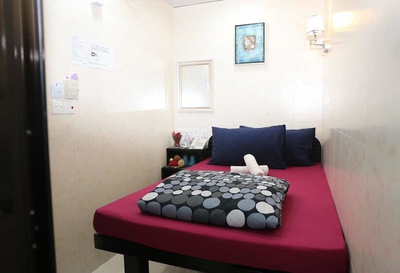 اتاق خانوادگی, Paris Guest House