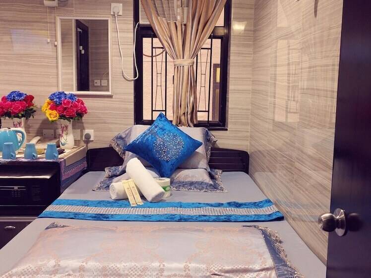 اتاق استاندارد سه نفره, Paris Guest House