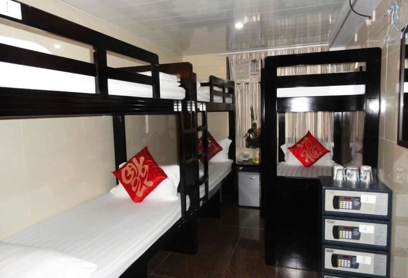 تختخواب در اتاق مشترک, Paris Guest House