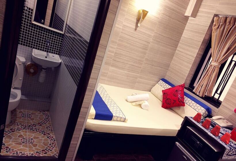اتاق استاندارد یک نفره, Paris Guest House