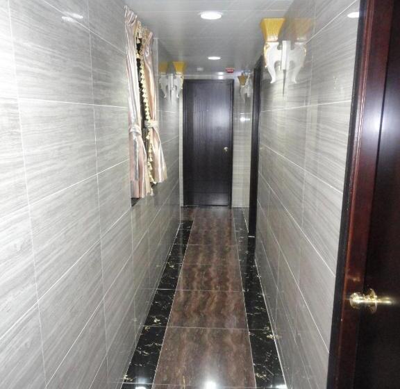 اتاق استاندارد سه نفره, Paris Guest House