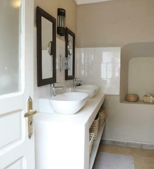 Апартаменты 2 Спальни, Le Petit Hôtel Du Flouka