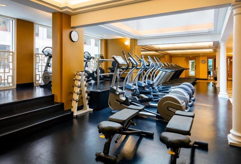 带大床的标准工作室, Fairmont Royal York Gold Experience