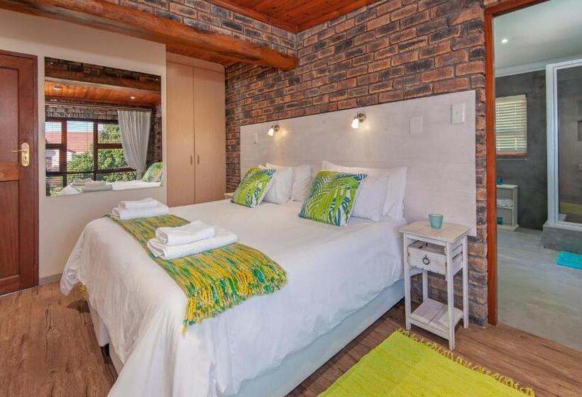 Номер Комфорт, White Shark Guest House
