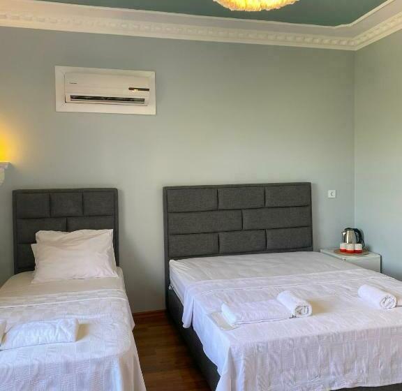 اتاق لوکس سه تخته, Antalya B&b