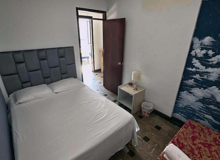 اتاق اکونومی, Hostal Astroblue