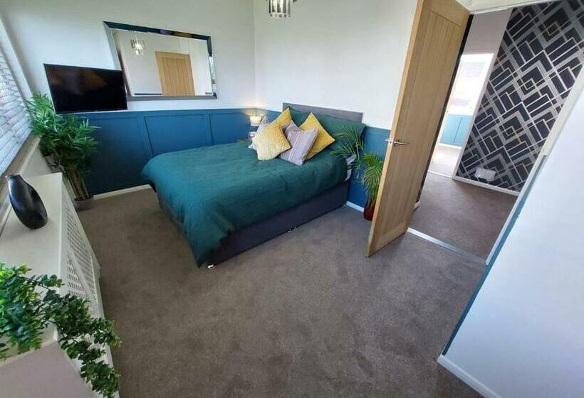 Дом 1 Спальня, Perfect Cowes Retreat With Hot Tub
