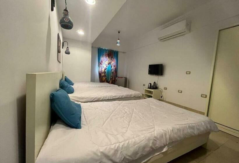 חדר סטנדרט לשלושה, Dolphina Hotel & Restaurant