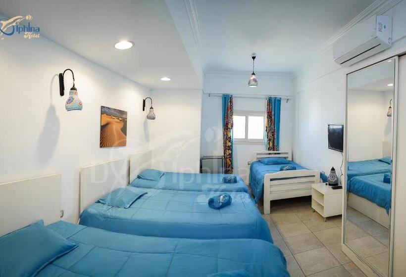 חדר דלוקס לארבעה, Dolphina Hotel & Restaurant