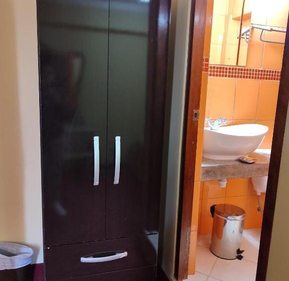 اتاق لوکس, Andean Hostel