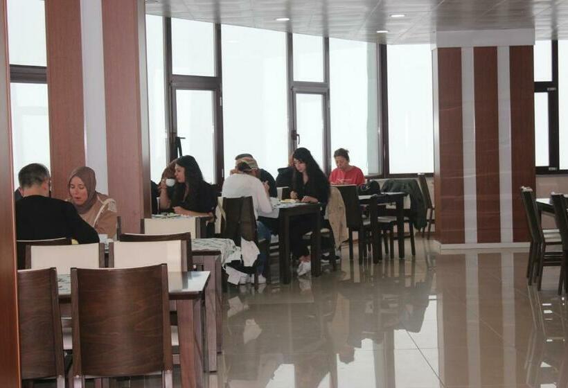 디럭스 룸, Sultanmurat Aymeydanı