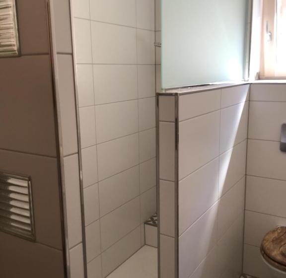 Номер Стандарт, Gasthaus Zum Engel