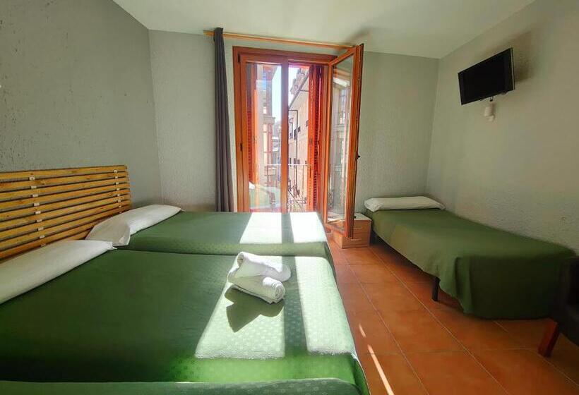 اتاق استاندارد سه نفره, Acebo Plaza Mayor