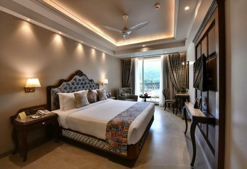 高级大房间, The Fern Shelter Resort Palghar