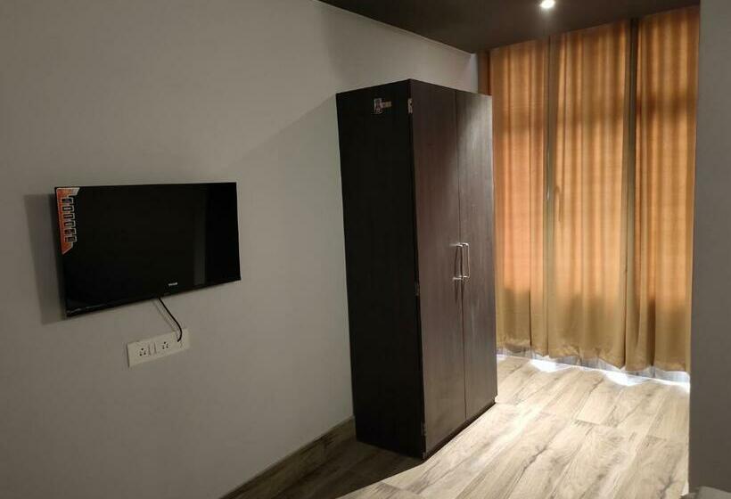 豪华三人间, Jd Grand Inn