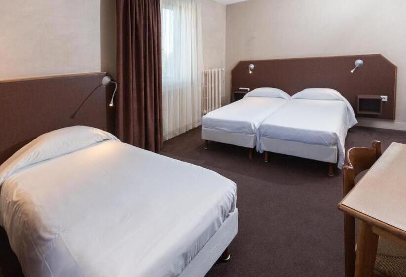 Номер Стандарт Трехместный, Brit Hotel Terminus
