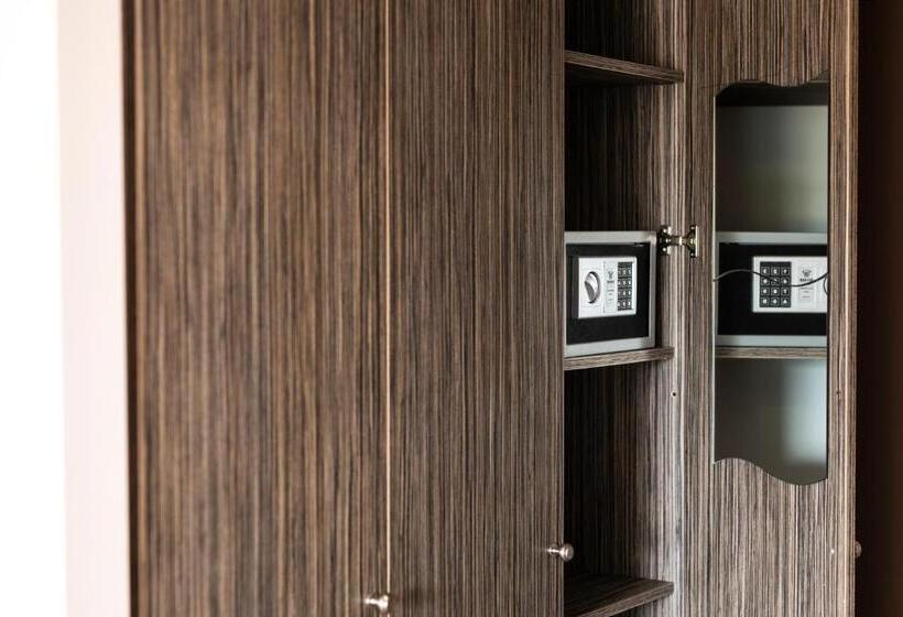 スタンダード４人部屋, Hôtel Du Midi Plage
