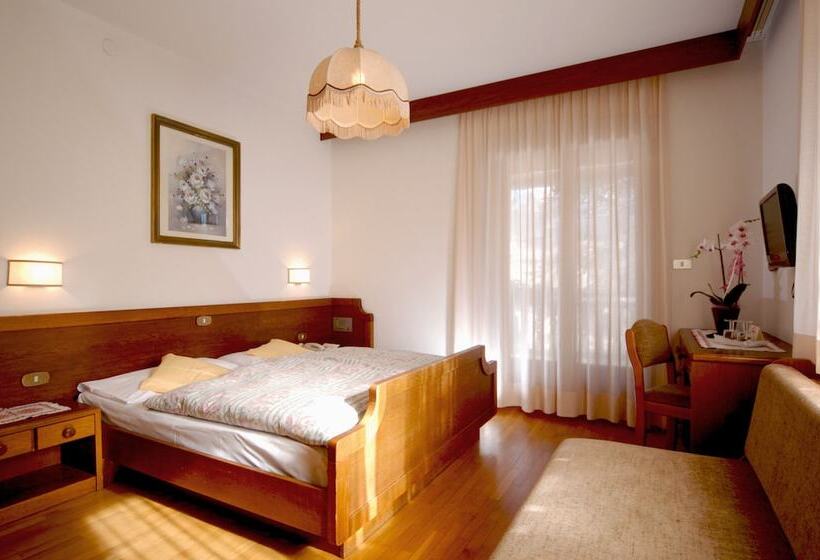 Номер Стандарт Трехместный, Park Hotel Villa Trunka Lunka