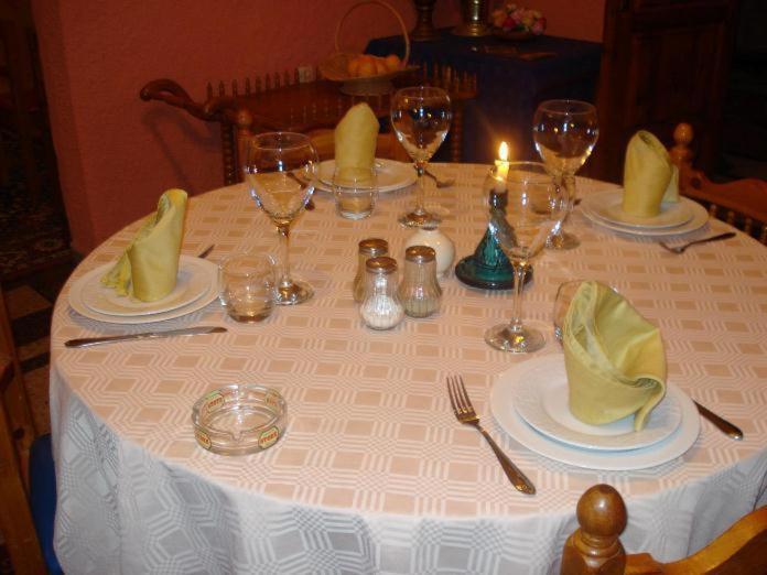 اتاق استاندارد سه نفره, Le Coq Hardi