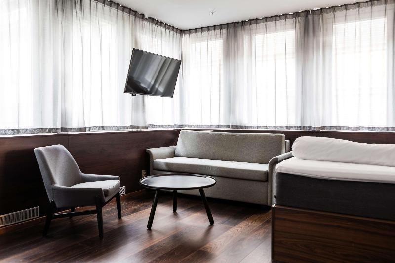 패밀리 룸, Best Western And