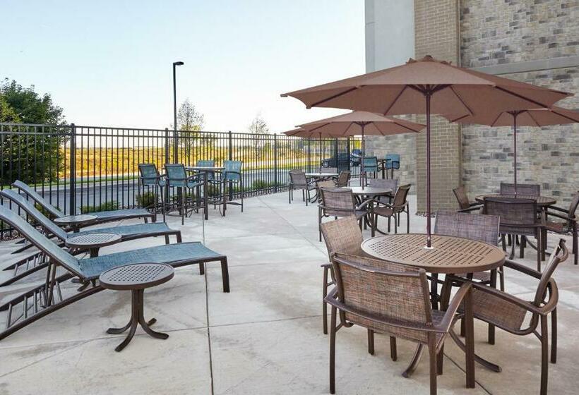 带大床的复式套间, Hampton Inn & Suites Milwaukee/franklin
