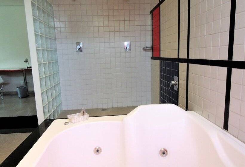 Люкс, Mondrian Suite