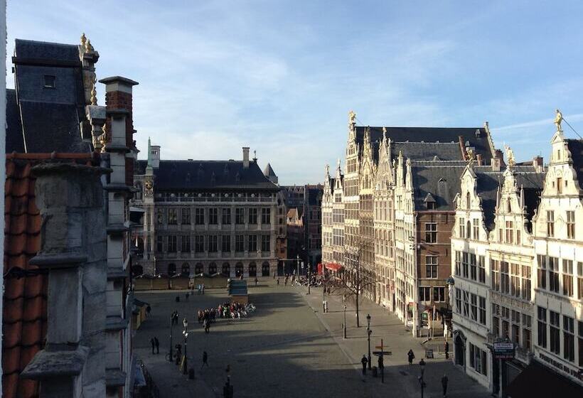 سوییت جونیور, T Stadhuys Grote Markt