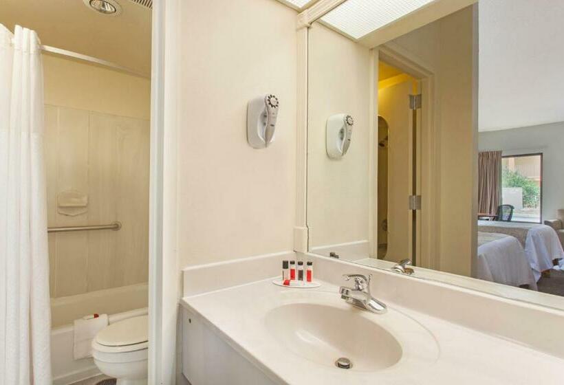 Люкс Кровать Кинг, Quality Inn Port Wentworth Savannah North
