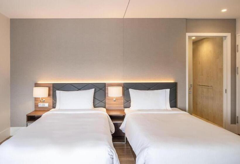 수피리어 스튜디오, Element Amsterdam