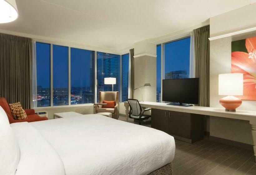 Люкс Кровать Кинг, Hilton Garden Inn Calgary Downtown