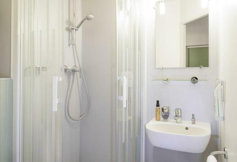 Номер Стандарт Трехместный, Ibis Budget Lyon Centre Confluence